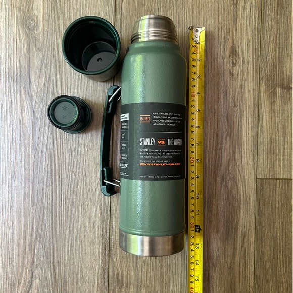 Stanley | 1 Liter Classic Vacuum Bottle - Picture 5 of 14